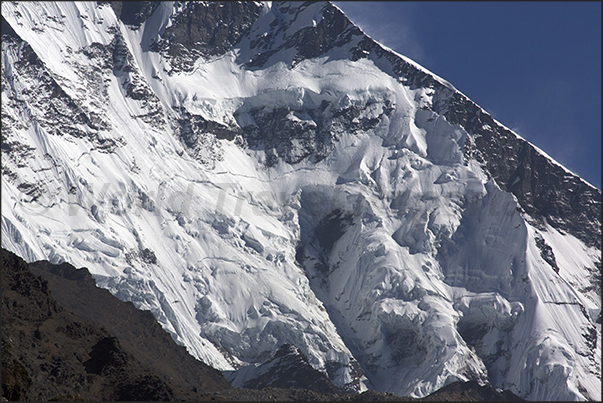 One of the glaciers of the massif of Mount Ama Dablam (6814 m)