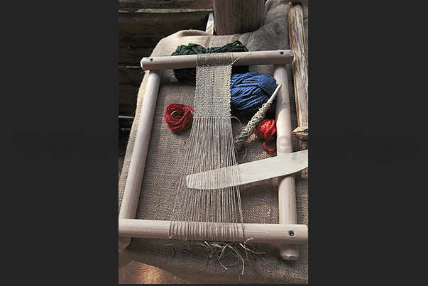 Villarbasse. Experimentation field. A small frame for weaving