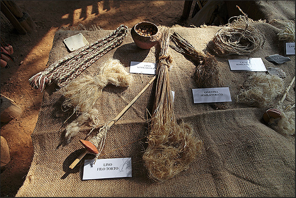Villarbasse. Experimentation field. Materials used for yarns