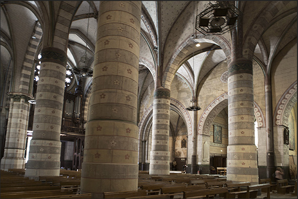 Digne. Interior of Saint Jérome cathedral