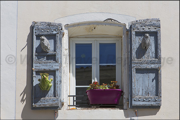The colored windows of Valensole