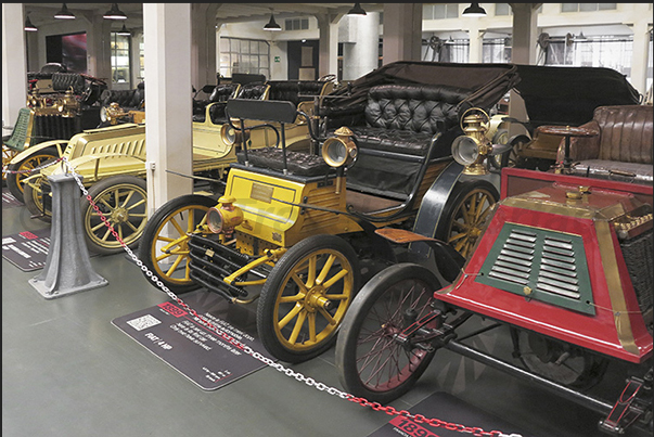 FIAT 4 HP dated 1899 (in the center). There are only two models left in the world