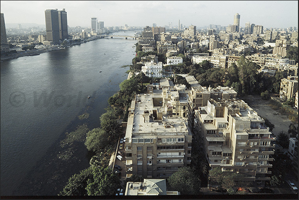 Nile crosses the great city of Cairo