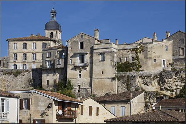 Village of Bourg on Dordogne river
