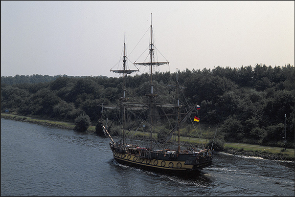 In navigation along Kiel Canal