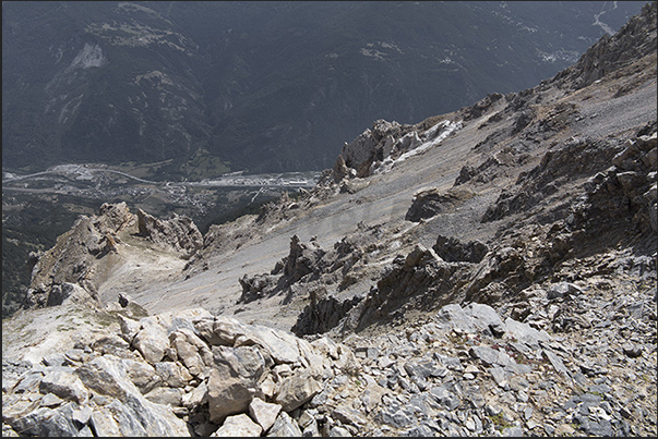 The path on the ridge overlooking the Susa valley above Oulx