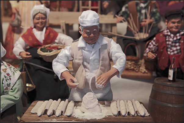 Terracotta figurines representing typical jobs of the village. The baker prepares the baquettes, typical French bread
