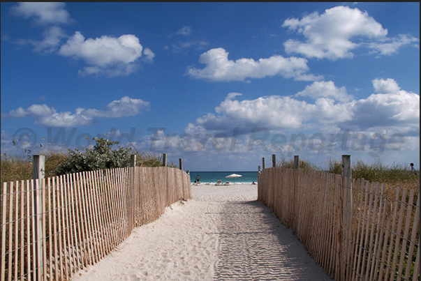 Miami Beach. Access to the beach on the Atlantic Ocean