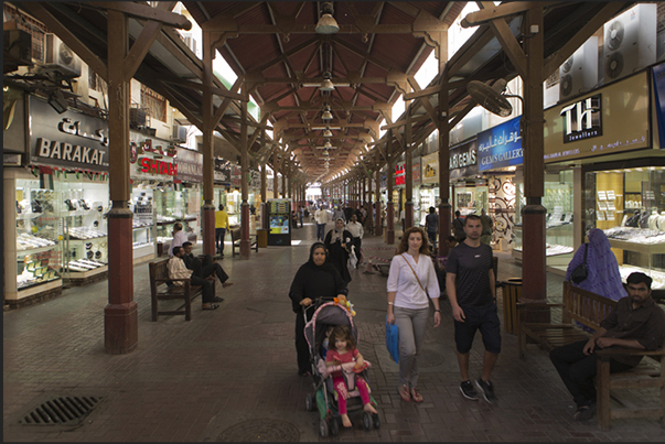 Dubai Deira, the district with the markets of spices, gold and handmade products