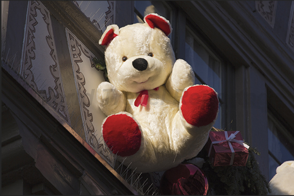 Strasbourg. During the Christmas period, the houses are decorated with plush bears of various sizes