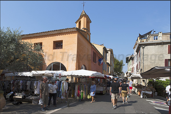 Square in Rue Saint Sébastien with market stalls