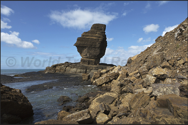 West Coast. Roche Percée, the strange rock that also gives its name to the village in the Gouaro Bay