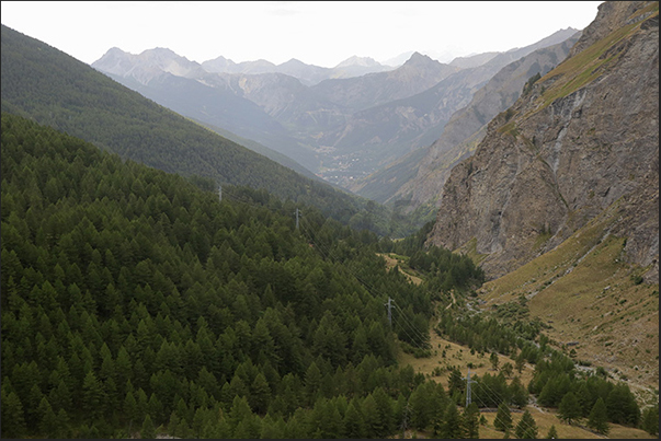 Bardonecchia can be seen just far away at the bottom of the Rochemolles valley