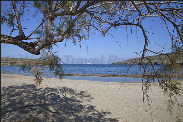 Platis Gialos bay, the beach
