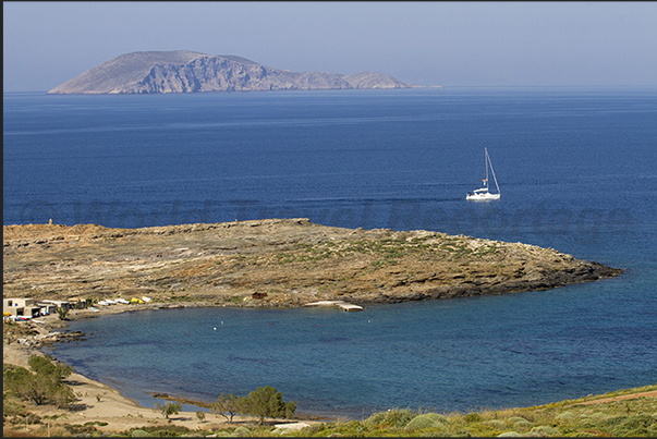 Platis Gialos Bay (north coast)