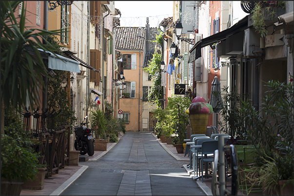 Rue 11 november which starts from Place Suzanne de Villeneuve. The central street of the village