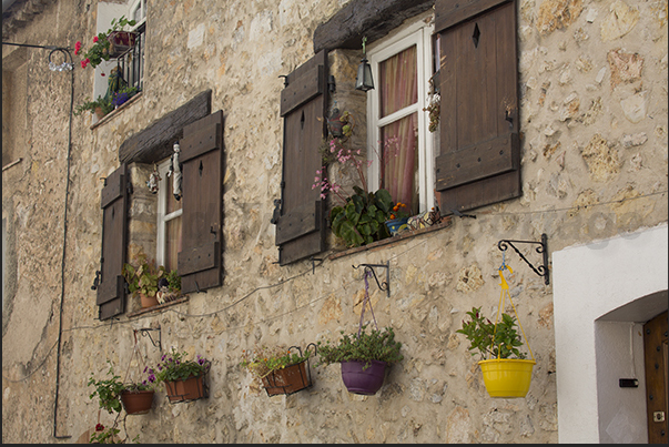 Decorations on the houses of Rue Frédéric Mistral