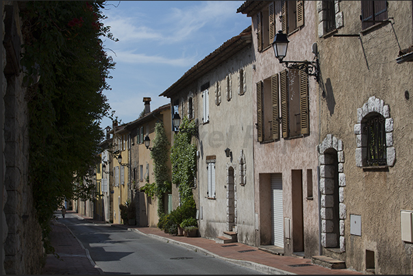 Rue de la Paix, the street that closes the village