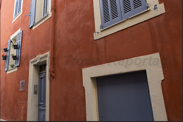 Red is the dominant color on Rue de la République