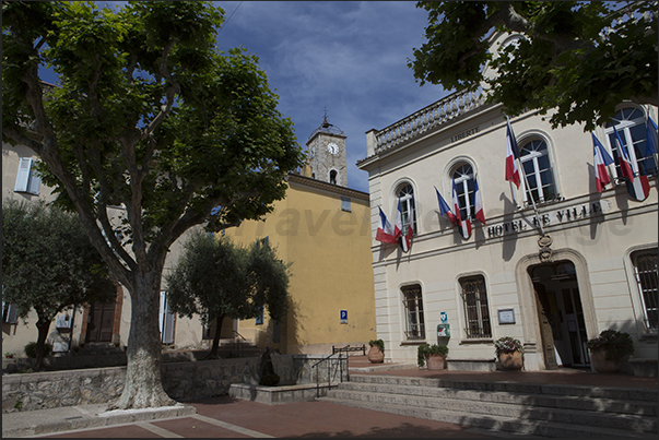 The main square on Rue Napoléon with the town hall