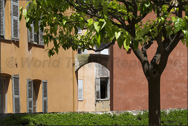 Petit Puy Square