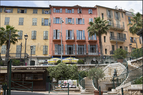 The staircase leading to Rue du Thouron, access to the old town