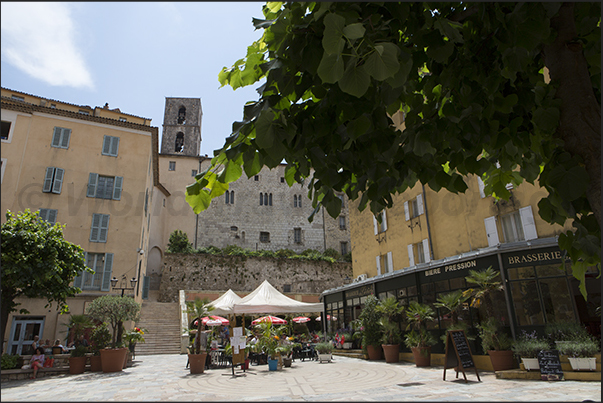 Place de l'Évęché under the cathedral