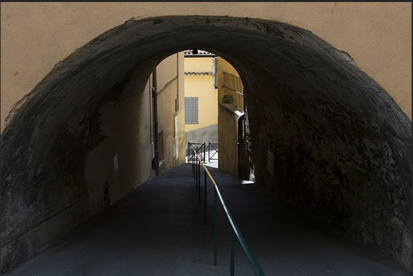 Connecting passages between the alleys of the historic center