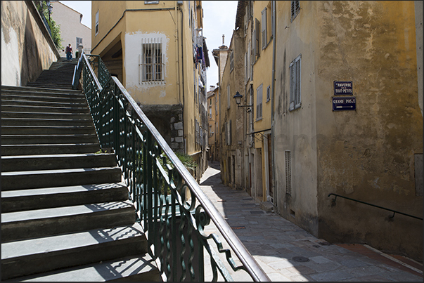 Rue Tracastel, stairs leading to the cathedral of Notre Dame du Puy de Grasse