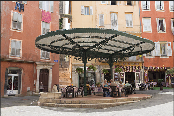 Poissonnerie square near the cathedral