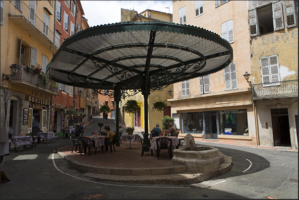 Poissonnerie square near the cathedral