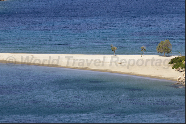 Apokrousi Bay with the sandy strip that connects the coast to the island of Kolona