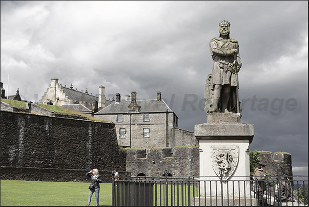 Stirling. The statue of Robert the Bruce, at the entrance to the castle, King of Scotland from 1306 to 1329