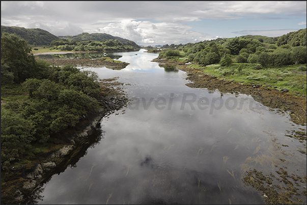 The channel that separates the Scottish coast with the island of Clachan