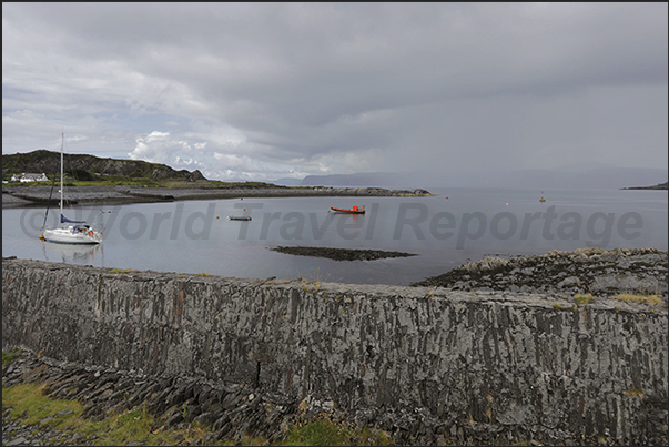 The bay in front of Ellenabeich starting point for visiting the islands of the archipelago