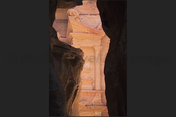 The closer you get to the output of Al-Siq Canyon, more the El-Khasneh Temple reveals itself to the visitor