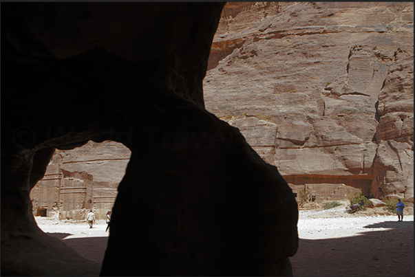 From the inside of the old houses of the Nabateans carved into the rock, you can see the monuments