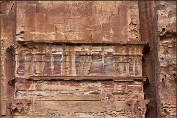 The layers of sand and oxides were used by the Nabataeans as decorations of the facades of temples and tombs of the kings