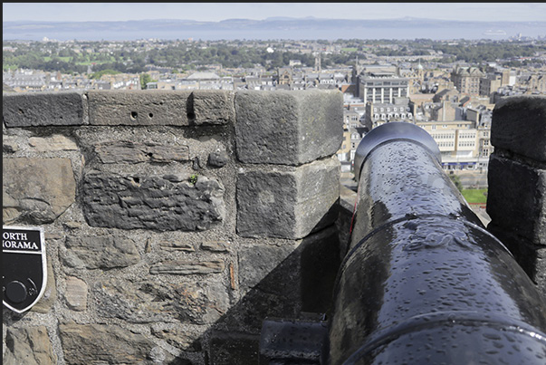 Cannon aimed to the city from the walls of Edinburgh Castle
