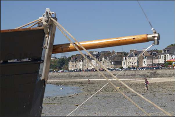 The seafront of the town of Cancale at low tide