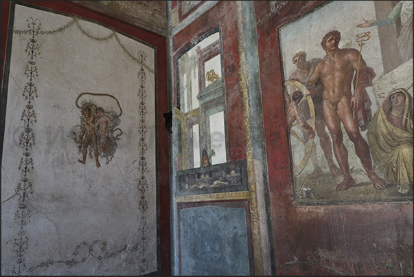 The incredible realistic effect of a window painted on the wall