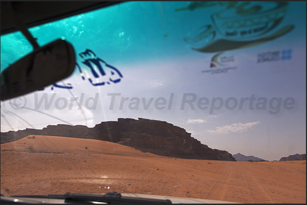 With a 4x4 to the mountains and valleys of the Jordanian desert