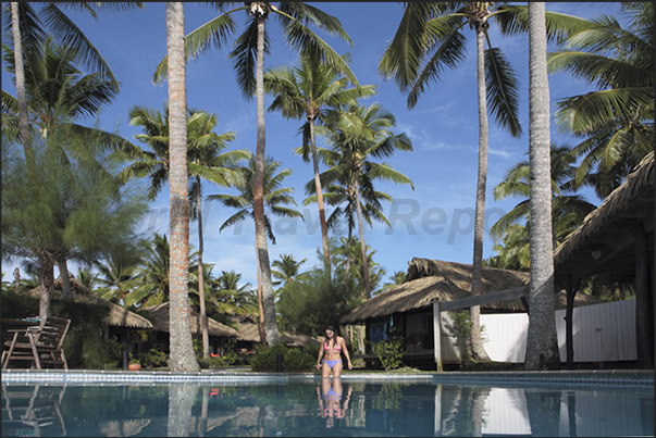 The pool of the Etu Moana Resort.