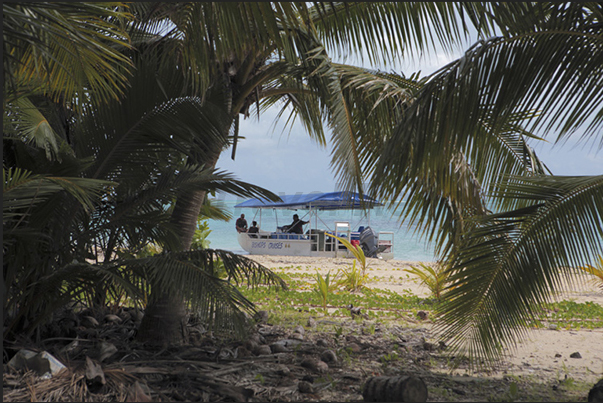 The uninhabited island of Moturakau located inside the lagoon in the south lagoon near the island of Rapota