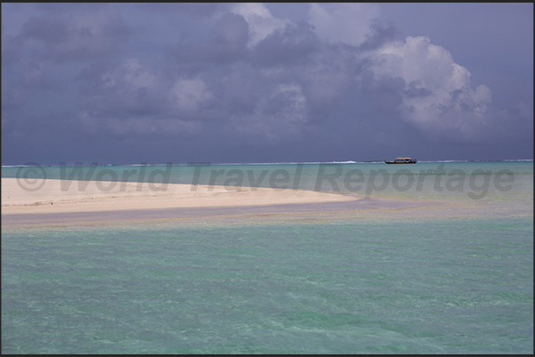 A sand bank near Tekopua Island, on the southern tip of the reef