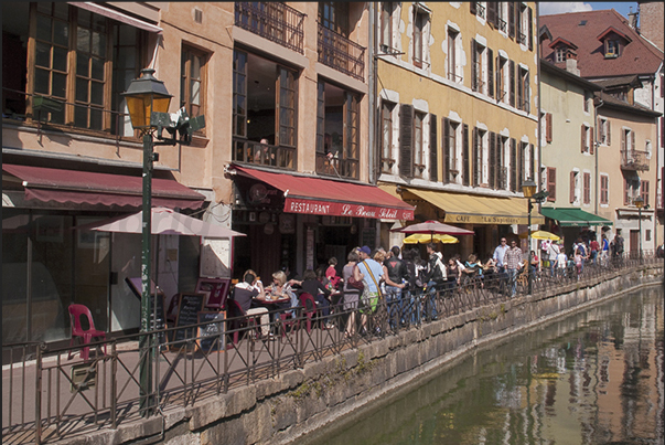 The canals that cross the Annecy, justifying the nickname of Venice of Alps