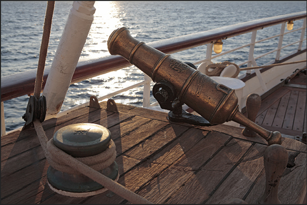 The little cannon on the bow, used to fire salvoes in the special occasions