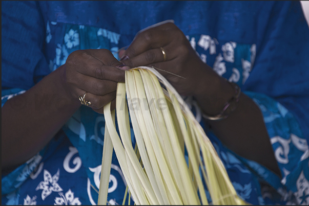 The women of Roh village, get ornaments for the celebration of Wajuyu intertwining palm leaves