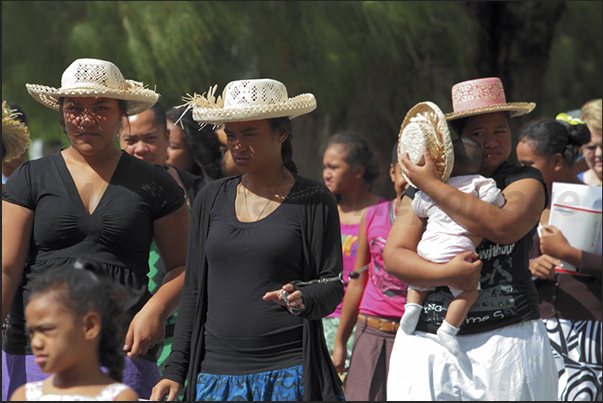 Sunday. The population is along the roads near the churches in town. A opportunity for women to show off their best hats