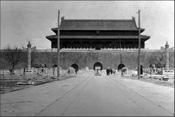 One of the entrances to the Forbidden Town on Tiananmen Square (Beijing)